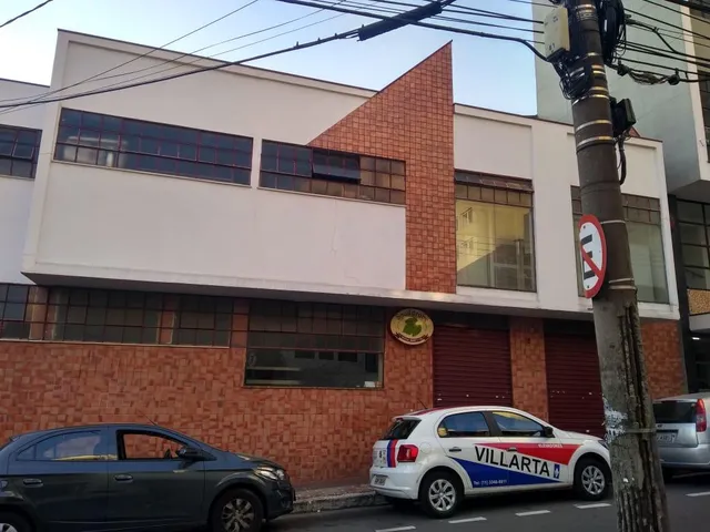 Imagem: A loja possui 3 Banheiros, 210m² de Área e está