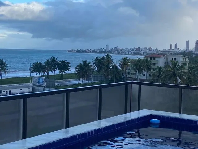 Imagem: Porteira Fechada a Poucos Metros do Mar