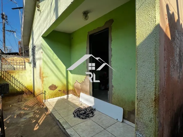 Imagem: A casa possui 2 Dormitórios, 1 Banheiro e está localizado