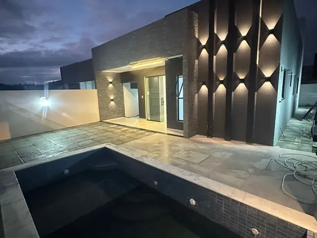 Imagem: Bela Casa com Piscina e Acabamento de Alto