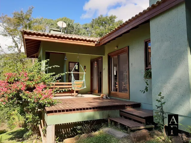 Imagem: A casa possui 2 Dormitórios, 1 Banheiro, 1.110m² de