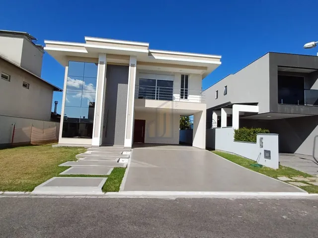 Imagem: A casa em condomínio possui 4 Dormitórios, 3 Suítes, 4
