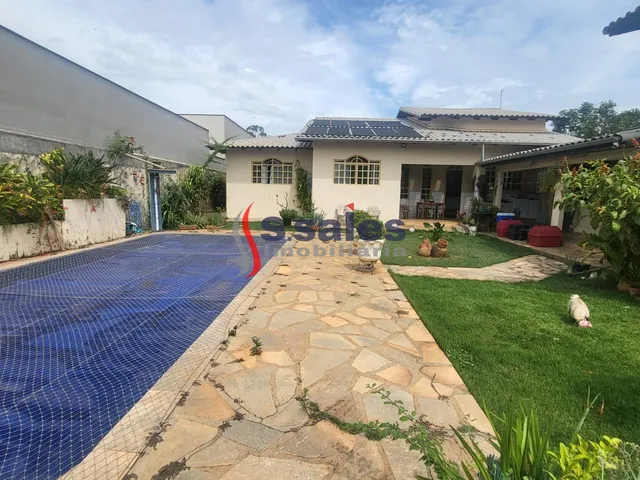 Imagem: Casa com 4 Quartos, Piscina, Churrasqueira