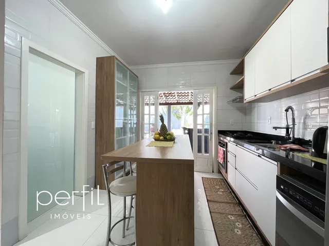 Imagem 5: Casa à venda com 01 suíte e 02 dormitórios, 260m2 de área total, averbada, piscina e