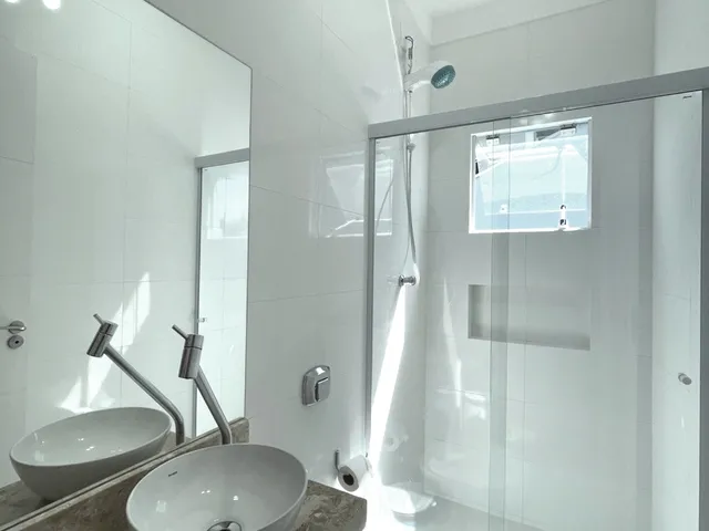 Imagem 7: Casa à venda com 01 suíte e 02 dormitórios, 260m2 de área total, averbada, piscina e