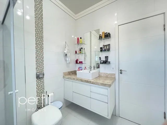 Imagem 16: Casa à venda com 01 suíte e 02 dormitórios, 260m2 de área total, averbada, piscina e