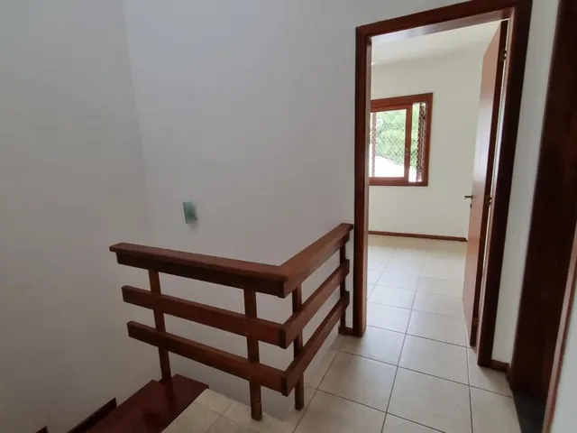Imagem 3: Sobrado 3 Dormitórios, Suíte + Hidro, Sala com Lareira, Quiosque com Piscina!
