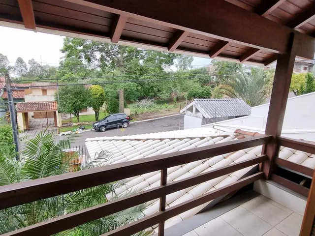 Imagem 5: Sobrado 3 Dormitórios, Suíte + Hidro, Sala com Lareira, Quiosque com Piscina!