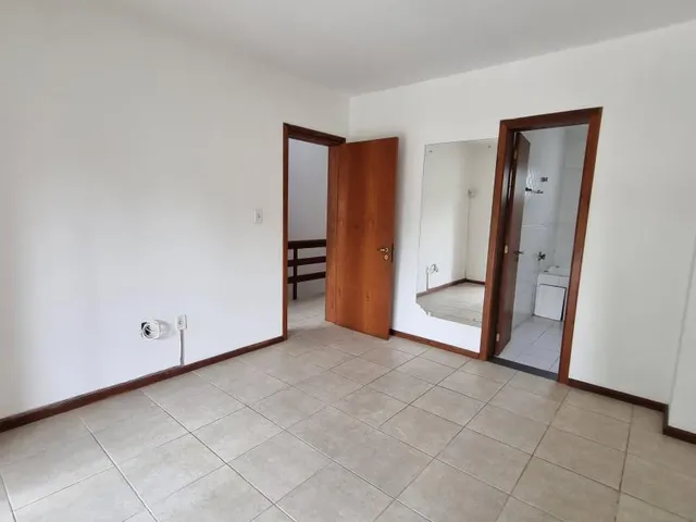 Imagem 6: Sobrado 3 Dormitórios, Suíte + Hidro, Sala com Lareira, Quiosque com Piscina!