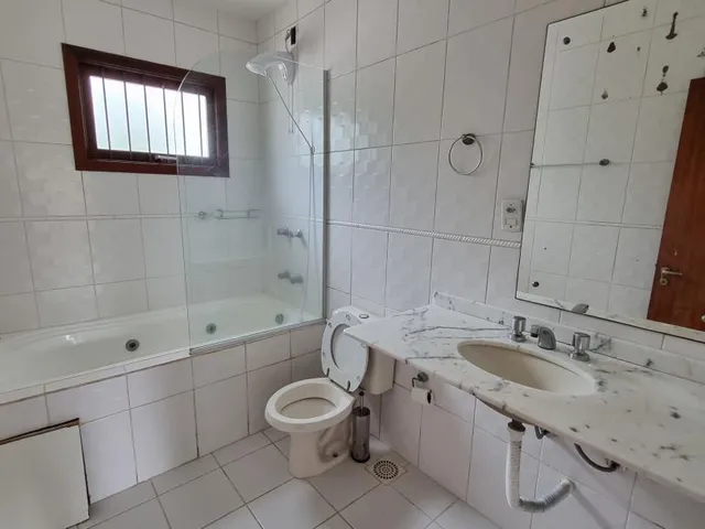 Imagem 7: Sobrado 3 Dormitórios, Suíte + Hidro, Sala com Lareira, Quiosque com Piscina!