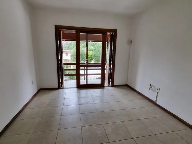 Imagem 8: Sobrado 3 Dormitórios, Suíte + Hidro, Sala com Lareira, Quiosque com Piscina!