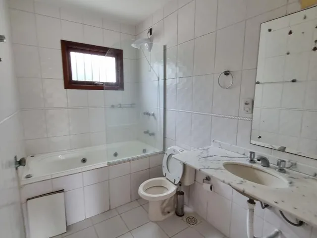 Imagem 9: Sobrado 3 Dormitórios, Suíte + Hidro, Sala com Lareira, Quiosque com Piscina!