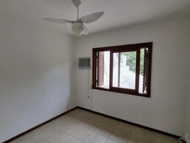Imagem 11: Sobrado 3 Dormitórios, Suíte + Hidro, Sala com Lareira, Quiosque com Piscina!