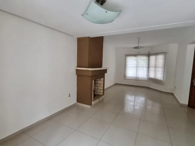 Imagem 12: Sobrado 3 Dormitórios, Suíte + Hidro, Sala com Lareira, Quiosque com Piscina!