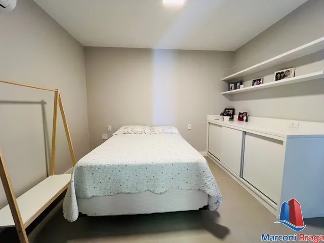 Imagem 2: Cobertura Duplex com vista para o mar. Composta por 4 quartos sendo 2 suítes.Área com