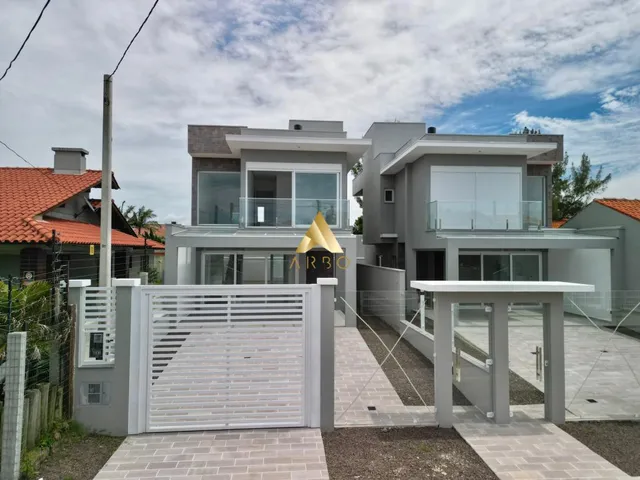 Imagem 1: Sobrado a 03 Quadras do Mar e Próximo Ao Centro de Capão da Canoa À Venda!
