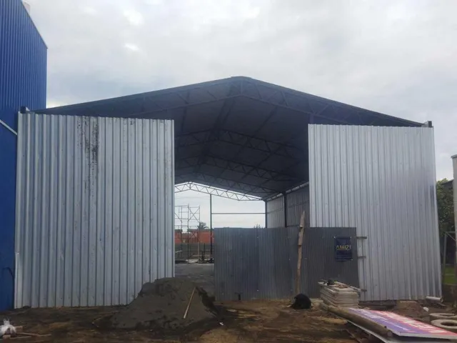 Imagem: Pavilhão com 3 Dormitorio(S) Localizado(A)