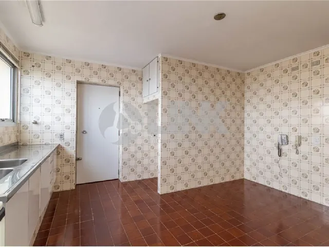 Imagem 16: Apartamento 3 Dormitórios com 2 Vagas de Garagem À Venda no Bairro Petrópolis em Porto
