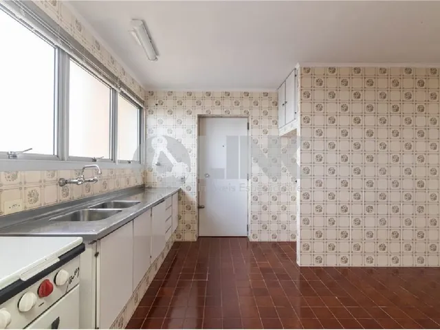Imagem 12: Apartamento 3 Dormitórios com 2 Vagas de Garagem À Venda no Bairro Petrópolis em Porto