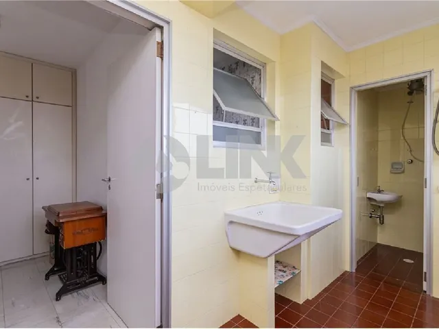 Imagem 7: Apartamento 3 Dormitórios com 2 Vagas de Garagem À Venda no Bairro Petrópolis em Porto