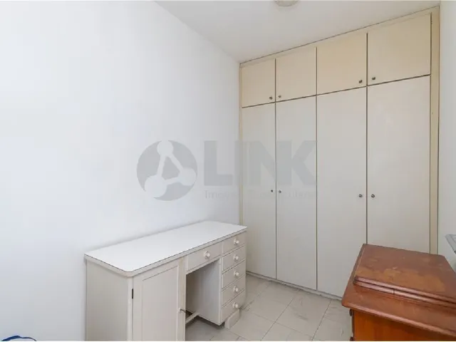 Imagem 3: Apartamento 3 Dormitórios com 2 Vagas de Garagem À Venda no Bairro Petrópolis em Porto