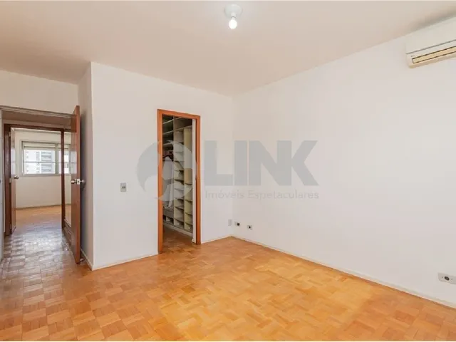 Imagem 13: Apartamento 3 Dormitórios com 2 Vagas de Garagem À Venda no Bairro Petrópolis em Porto