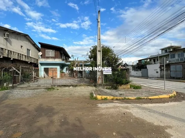 Imagem 2: Casa à Venda com 04 dormitórios, localizado no Bairro Monte Alegre em Camboriú -SC