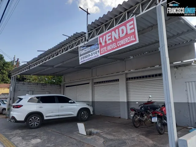 Imagem: A loja possui 3 Dormitórios, 1 Suíte, 3 Banheiros, 5