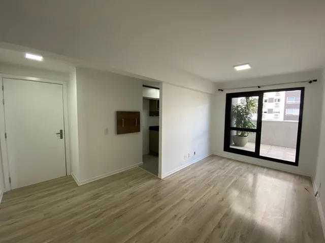 Imagem 1: Apartamento 2 Dormitórios com 2 Vagas de Garagem À Venda no Bairro Central Parque Em