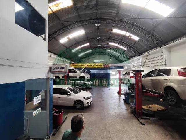 Imagem 2: Aluga-se Excelente Ponto Comercial, Galpão e Estacionamento em localização comercial