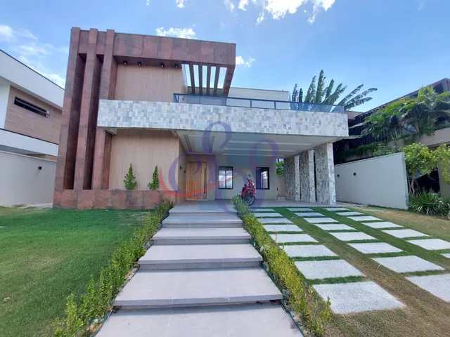 Imagem: A casa possui 4 Dormitórios, 4 Suítes, 6 Banheiros, 4