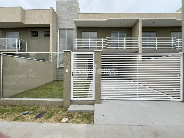 Imagem: A casa possui 3 Dormitórios, 1 Suíte, 2 Banheiros, 2