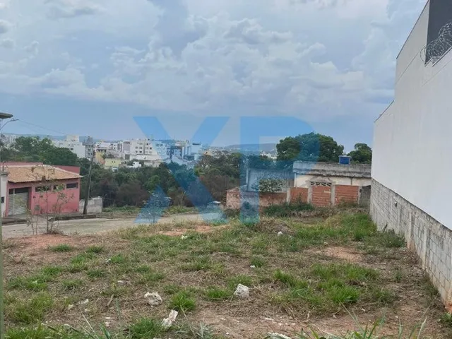 Imagem: Lote Residencial de Esquina a Venda no Bairro