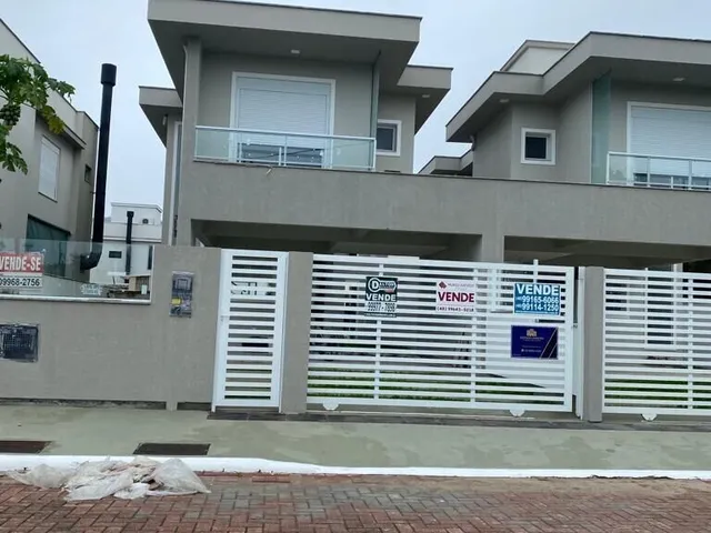 Imagem: A casa possui 3 Dormitórios, 3 Suítes, 4 Banheiros, 2