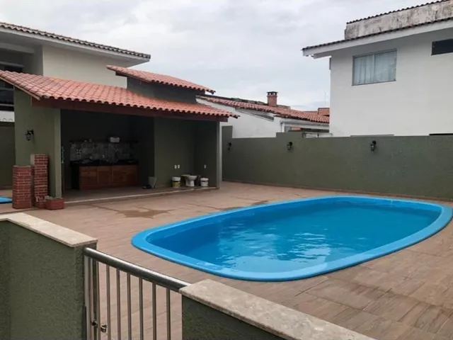 Imagem: O apartamento possui 2 Dormitórios, 1 Suíte, 2 Banheiros,