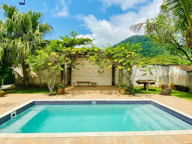 Imagem: Ampla Casa com Piscina em Condomínio Fechado