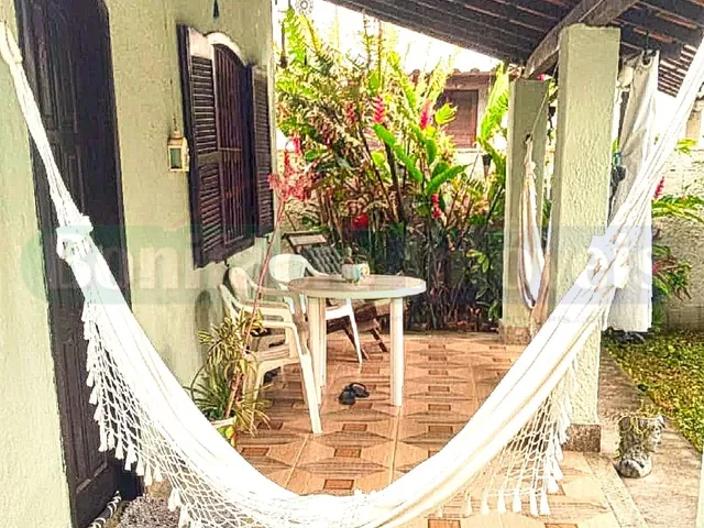 Imagem: A casa possui 2 Dormitórios, 1 Suíte, 2 Banheiros, 3