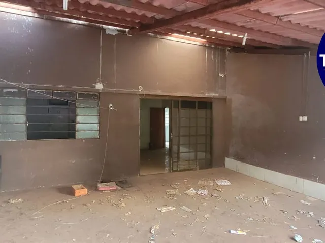 Imagem 1: Vende Casa na Laje, com Garagem e Barracos nos Fundos, Boa Localização