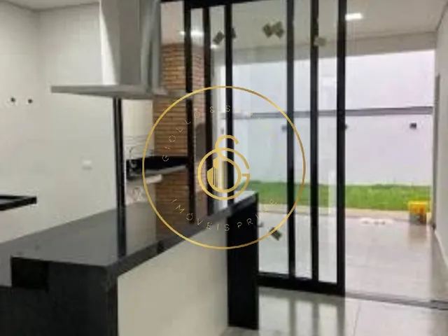 Imagem: A casa possui 3 Dormitórios, 1 Suíte, 2 Vagas na garagem,