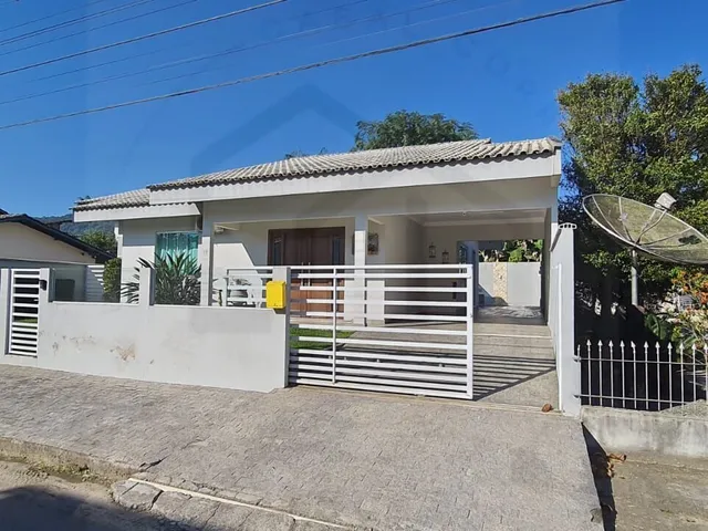 Imagem: Casa Semi Mobiliada com 3 Dormitórios Sendo