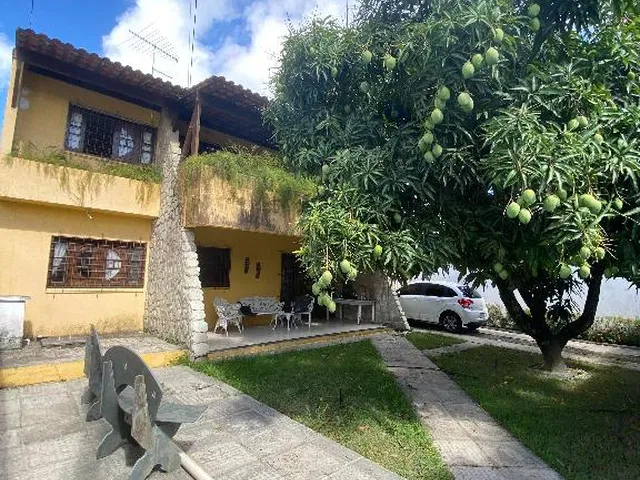 Imagem: A casa possui 4 Dormitórios, 3 Suítes, 1 Banheiro, 5