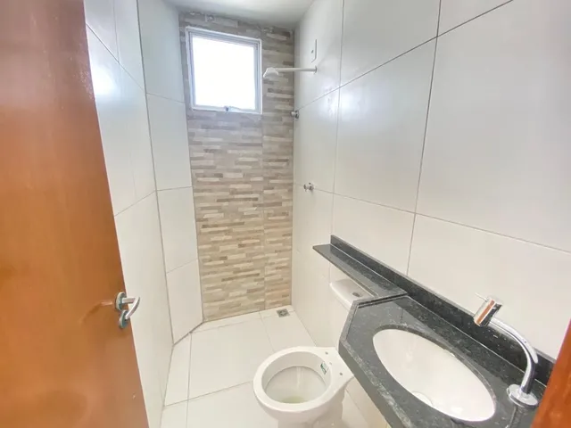 Imagem 2: Apartamento no Primeiro Andar com Varanda 2 Dormitórios Sendo 1 Suíte, no Bairro De