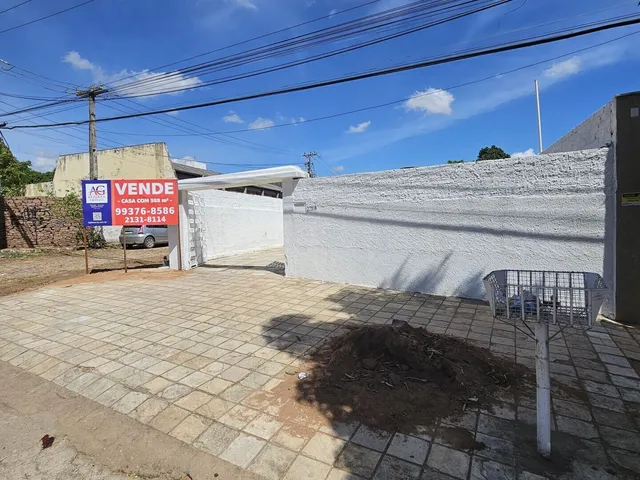 Imagem: A casa possui 5 Dormitórios, 2 Suítes, 3 Banheiros, 6