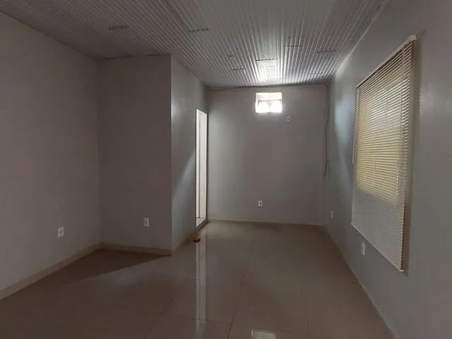 Imagem 12: Alugo R$ 800, Sala no Parque Dez, Tipo Comercial, Super Bem Localizada. * 1° Piso * Banhe