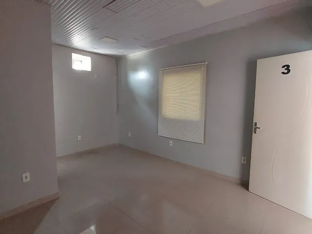 Imagem 7: Alugo R$ 800, Sala no Parque Dez, Tipo Comercial, Super Bem Localizada. * 1° Piso * Banhe