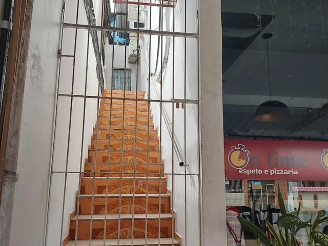 Imagem 2: Alugo R$ 800, Sala no Parque Dez, Tipo Comercial, Super Bem Localizada. * 1° Piso * Banhe