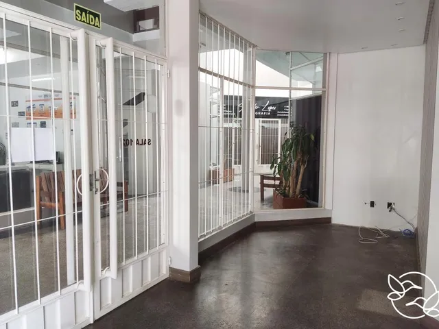 Imagem: Sala Comercial com 3 Dormitorio(S) Localizado(A)
