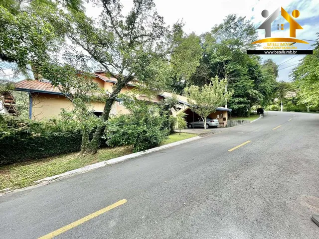 Imagem: A casa em condomínio possui 5 Dormitórios, 2 Suítes, 5
