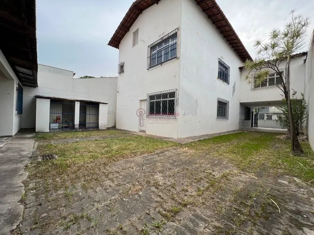 Imagem: Casa Duplex de 6 Quartos no Centro de Vila