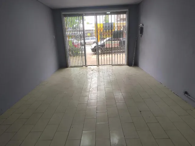 Imagem: Sala Comercial com 4 Dormitorio(S) Localizado(A)